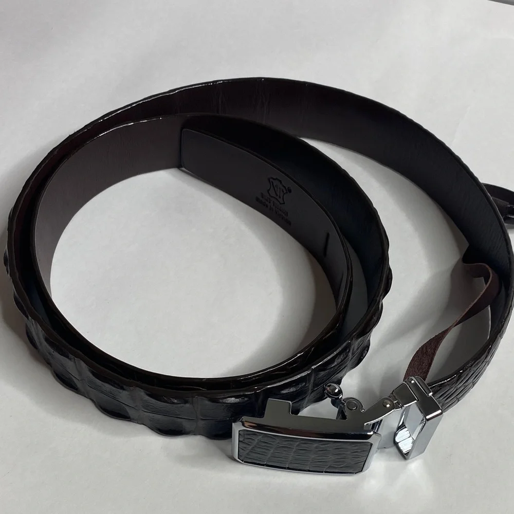 Elegant Black Crocodile-Embossed Leather Belt with Silver Buckle